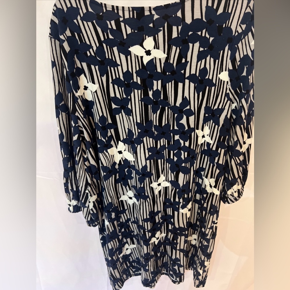 Ann Taylor Relaxed Fit Floral Striped Dress in Navy and White- Never Worn!